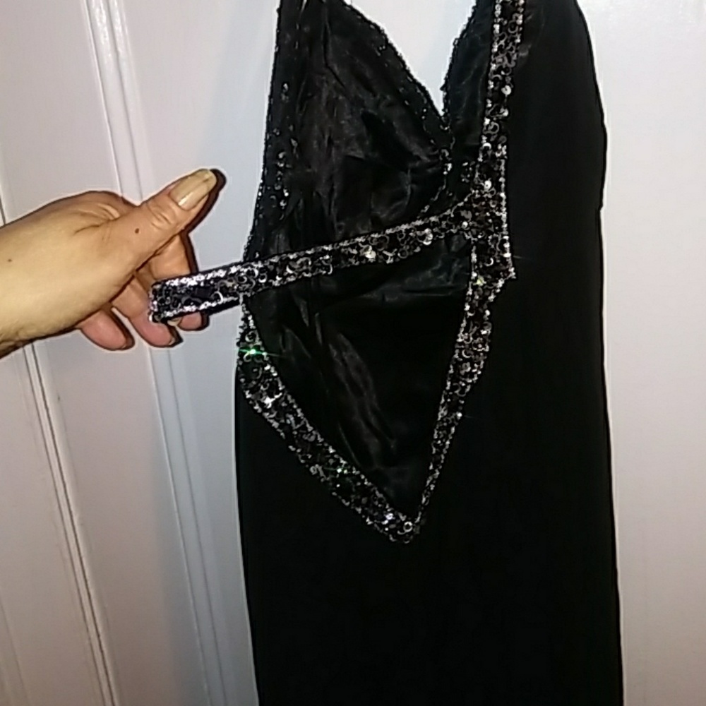Gown - Picture 4 of 5